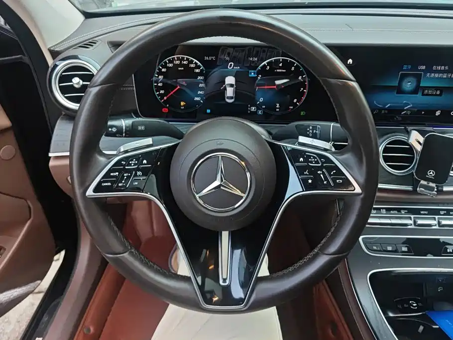 Mercedes-Benz E-Class — миниатюра 15