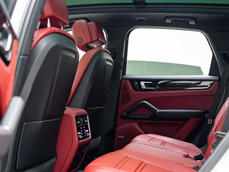 Porsche Cayenne — миниатюра 11