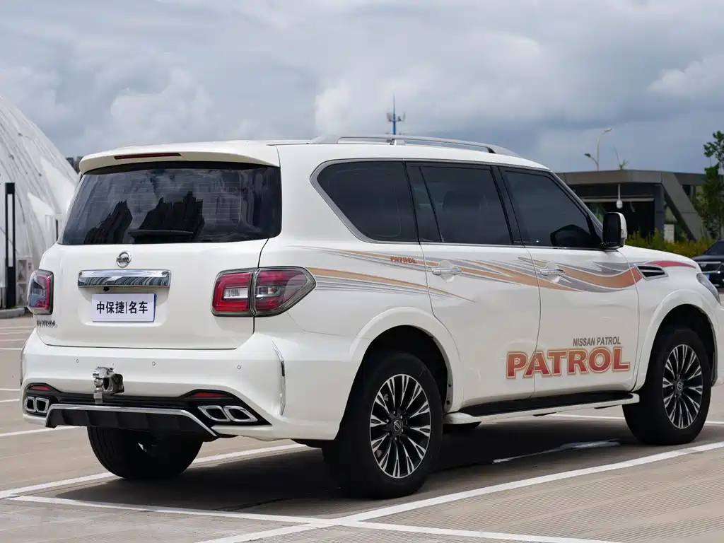 Nissan Patrol — миниатюра 21