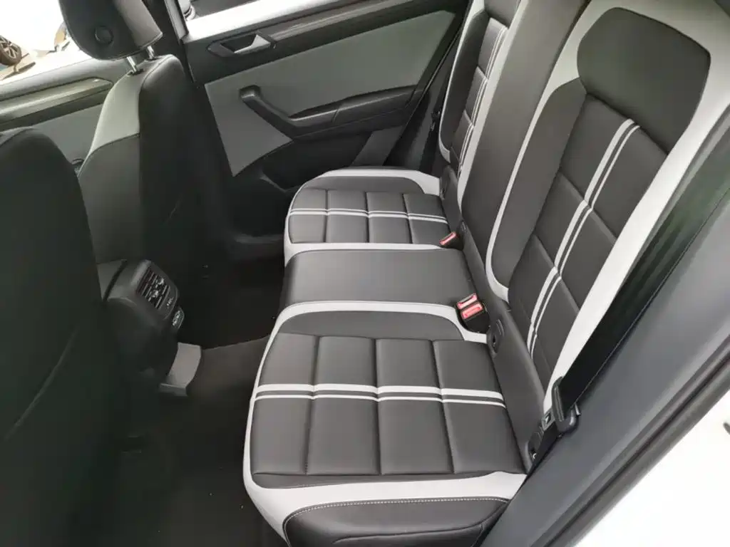 Volkswagen T-Roc — миниатюра 17