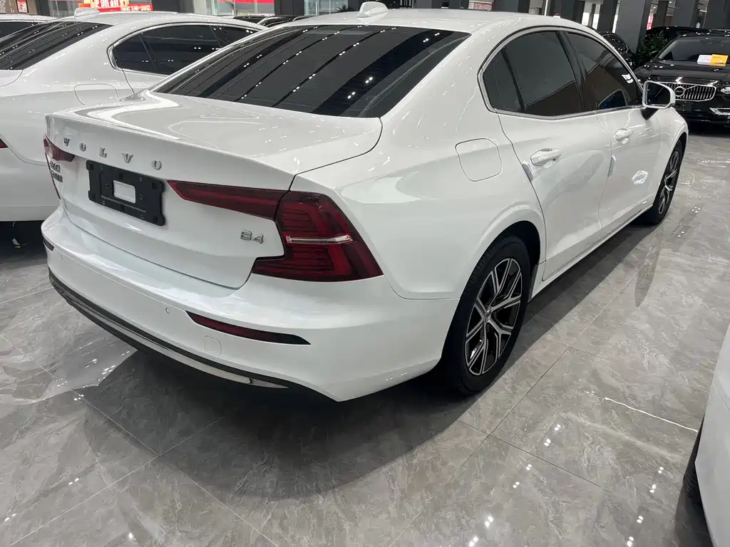 Volvo S60 2023 B4 Luxury