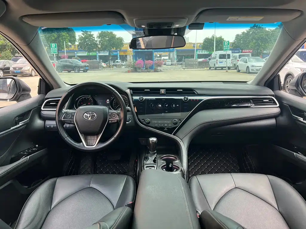 Toyota Camry — миниатюра 13