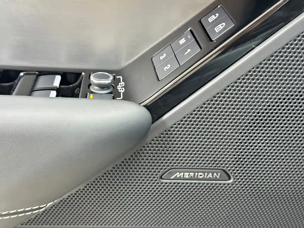 Land Rover Velar — миниатюра 19