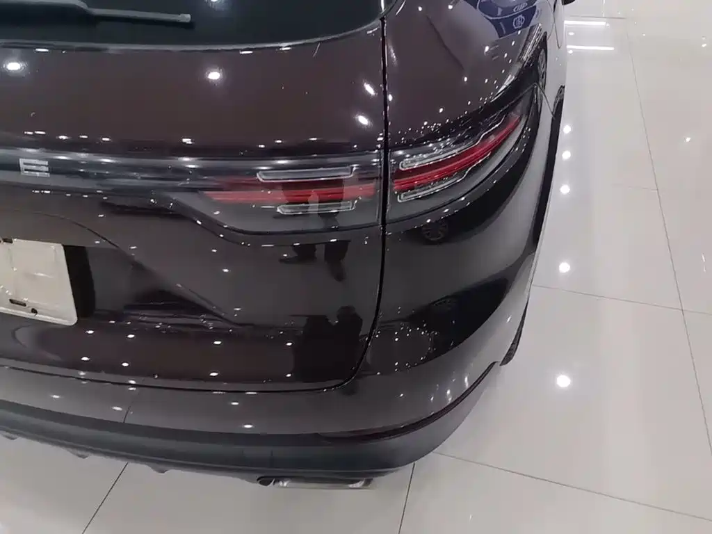 Porsche Cayenne — миниатюра 8