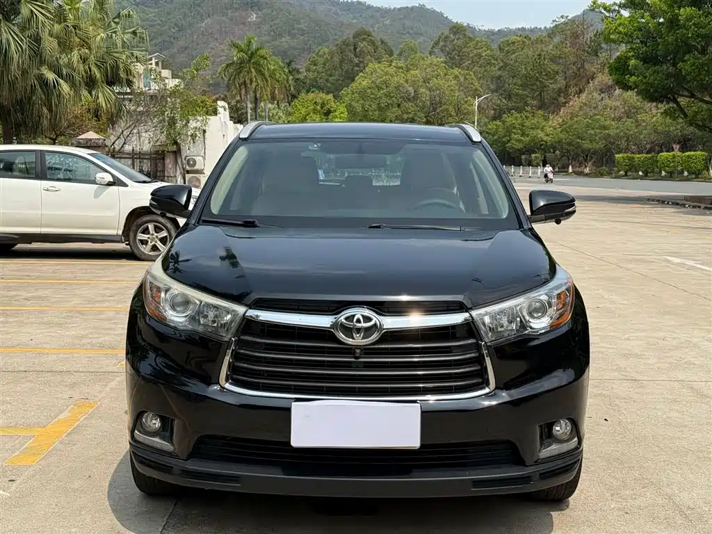 TOYOTA HIGHLANDER