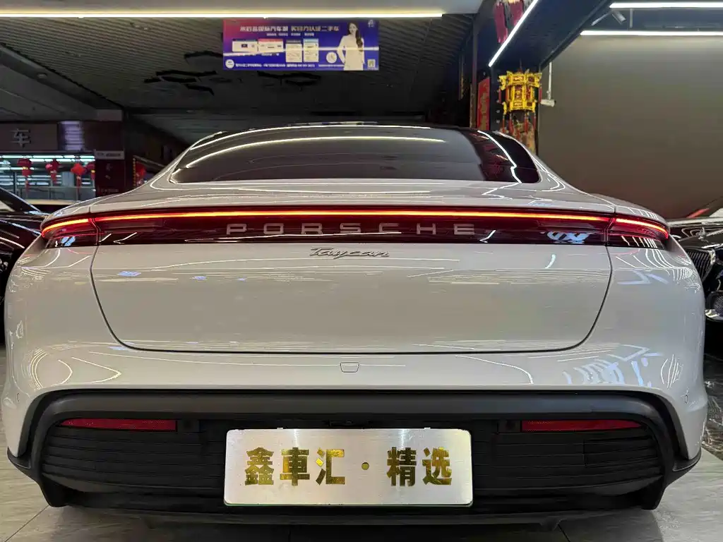 Porsche Taycan — миниатюра 5