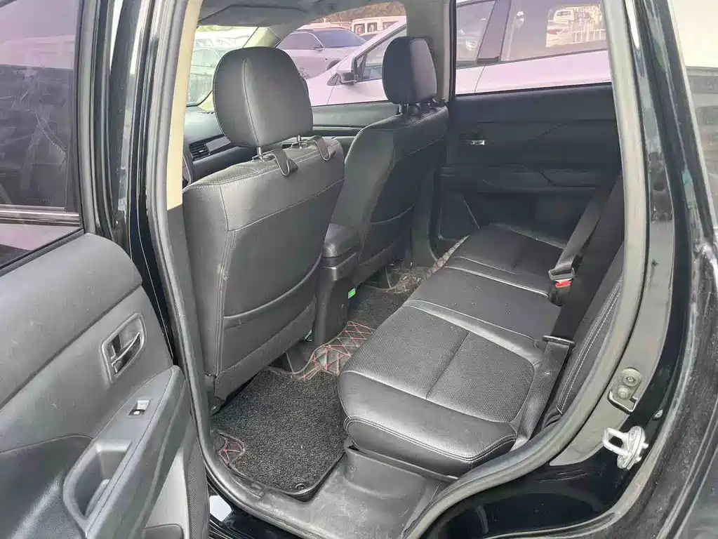 Mitsubishi Outlander — миниатюра 4