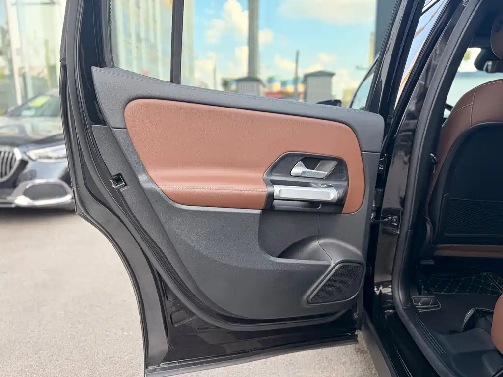 Mercedes-Benz GLB — миниатюра 16