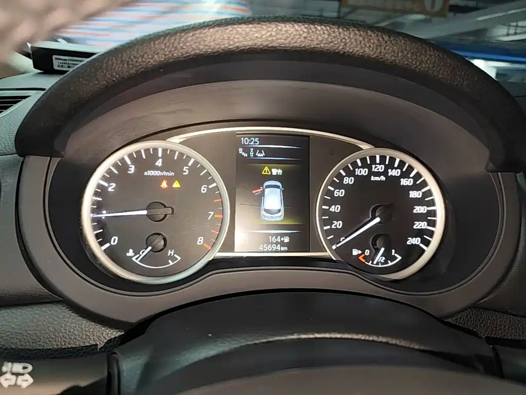 Nissan Tiida — миниатюра 12