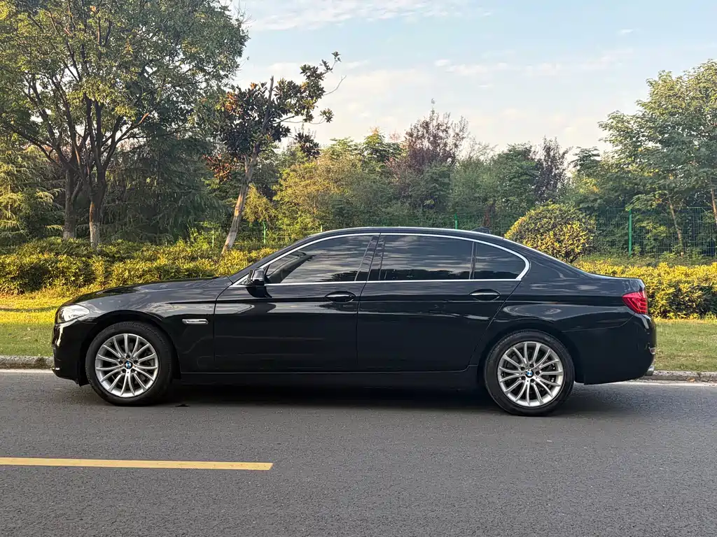 BMW 5 Series — миниатюра 8