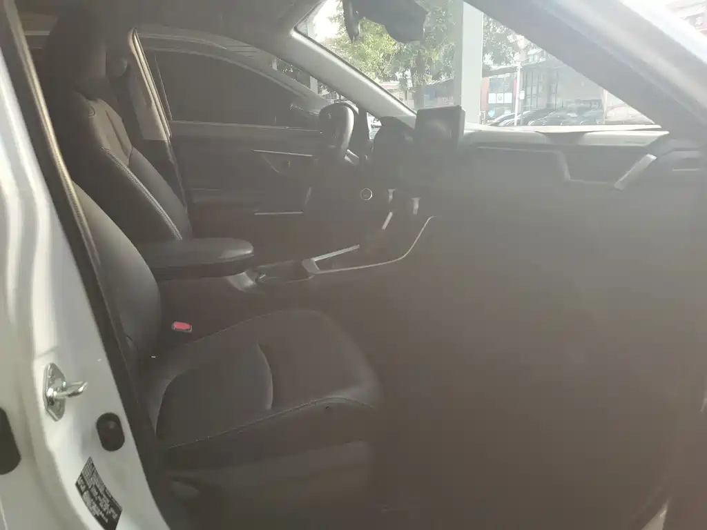 Toyota RAV4 — миниатюра 4
