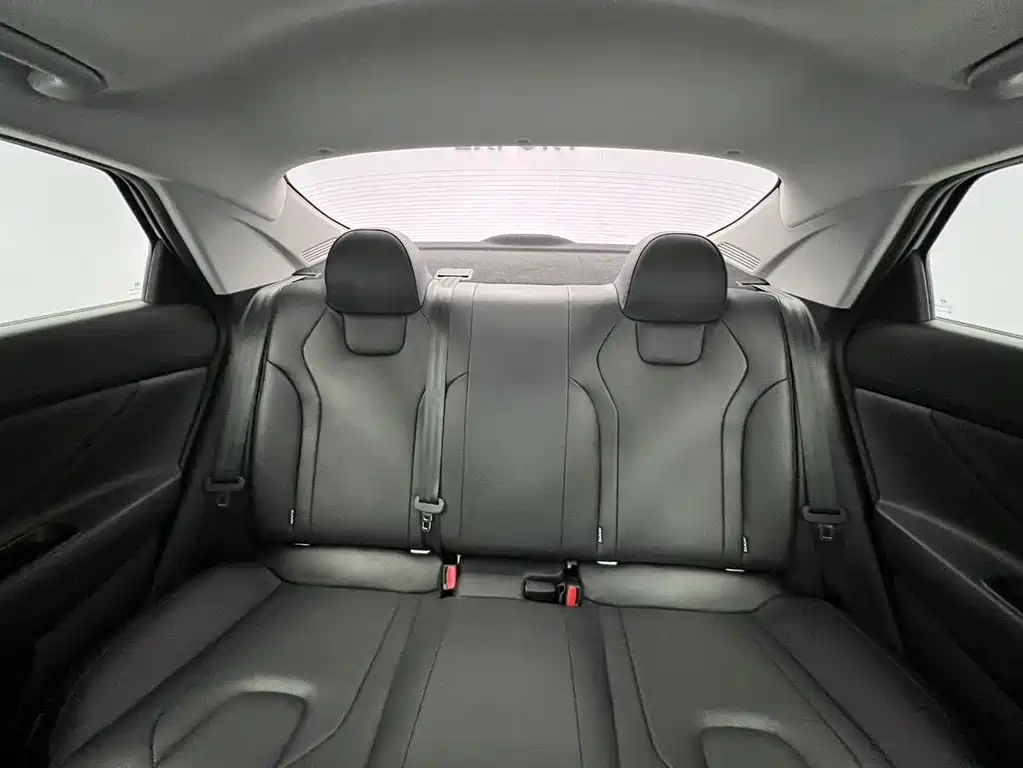 Hyundai Elantra — миниатюра 16