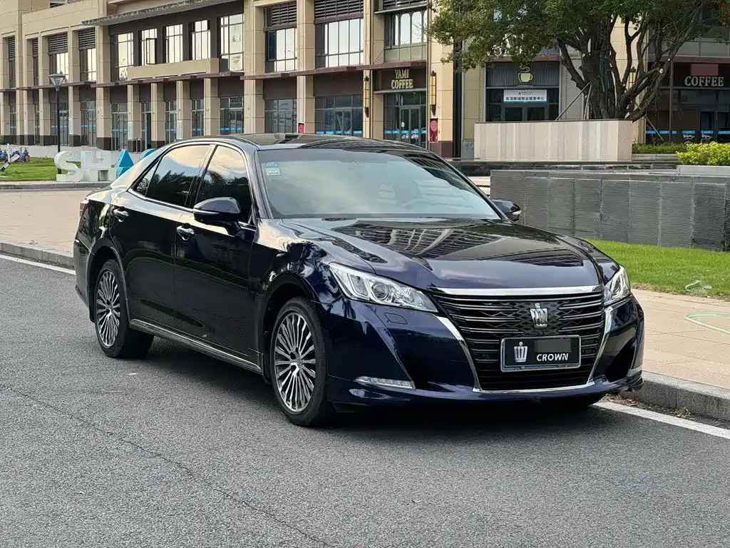 Toyota Crown — миниатюра 2