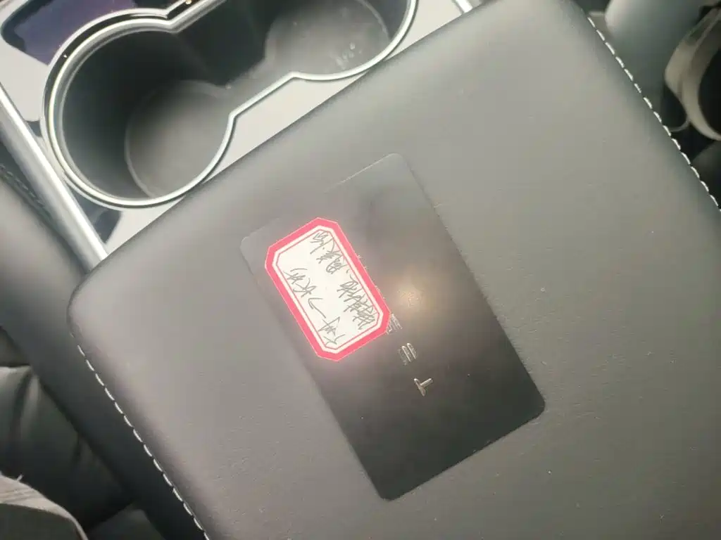 Tesla Model 3 — миниатюра 9
