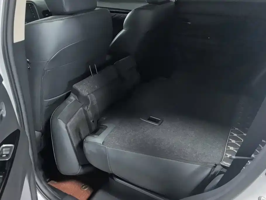 Mitsubishi Outlander — миниатюра 11