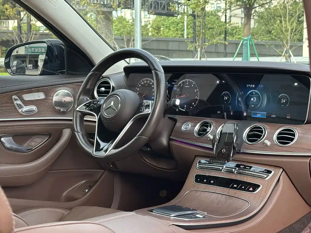 Mercedes-Benz E-Class — миниатюра 19