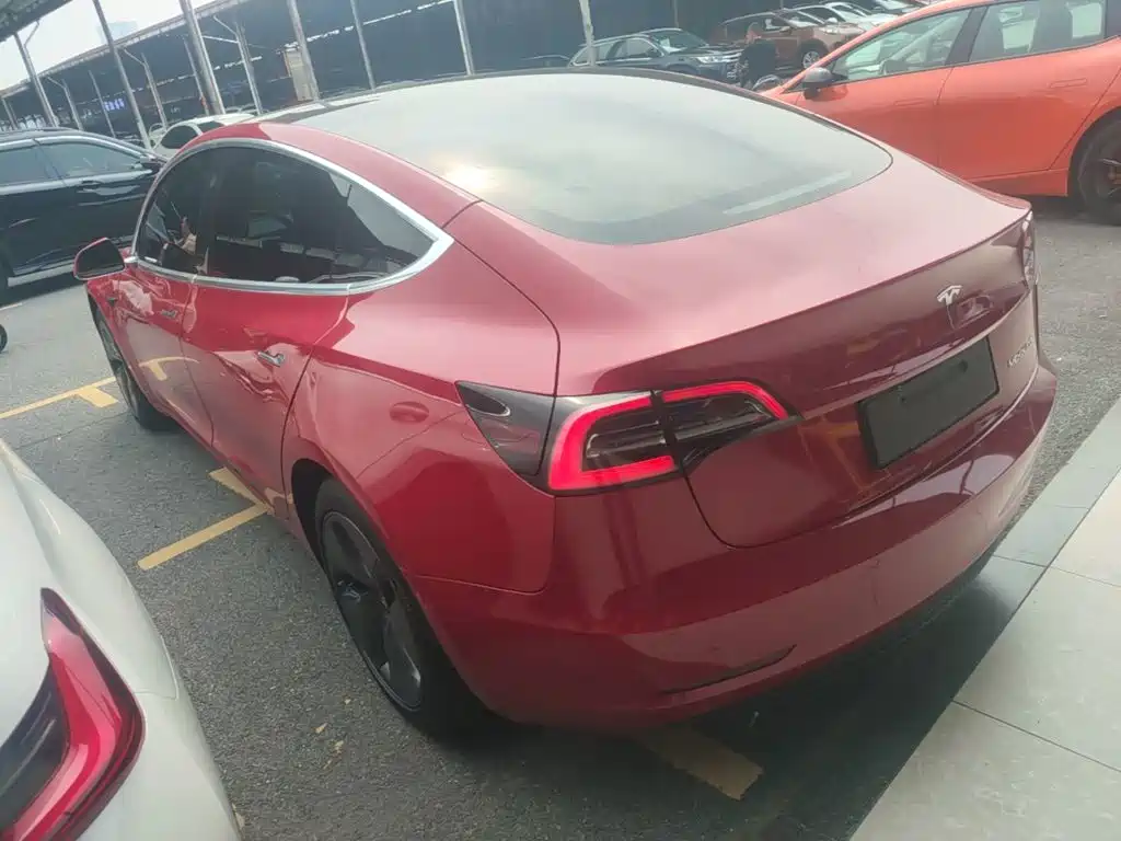 Tesla Model 3 — миниатюра 5