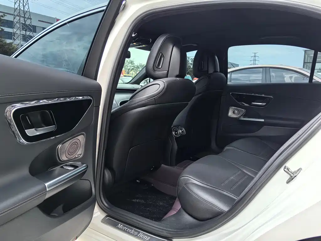 Mercedes-Benz C-Class — миниатюра 6