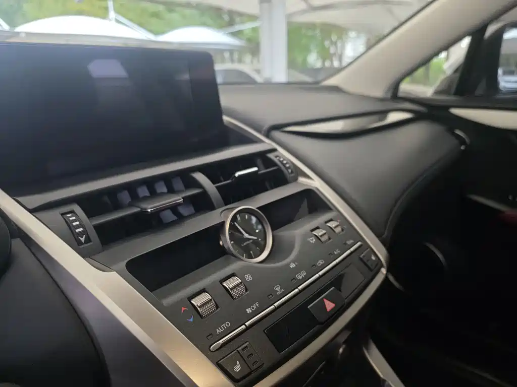 Lexus NX — миниатюра 9