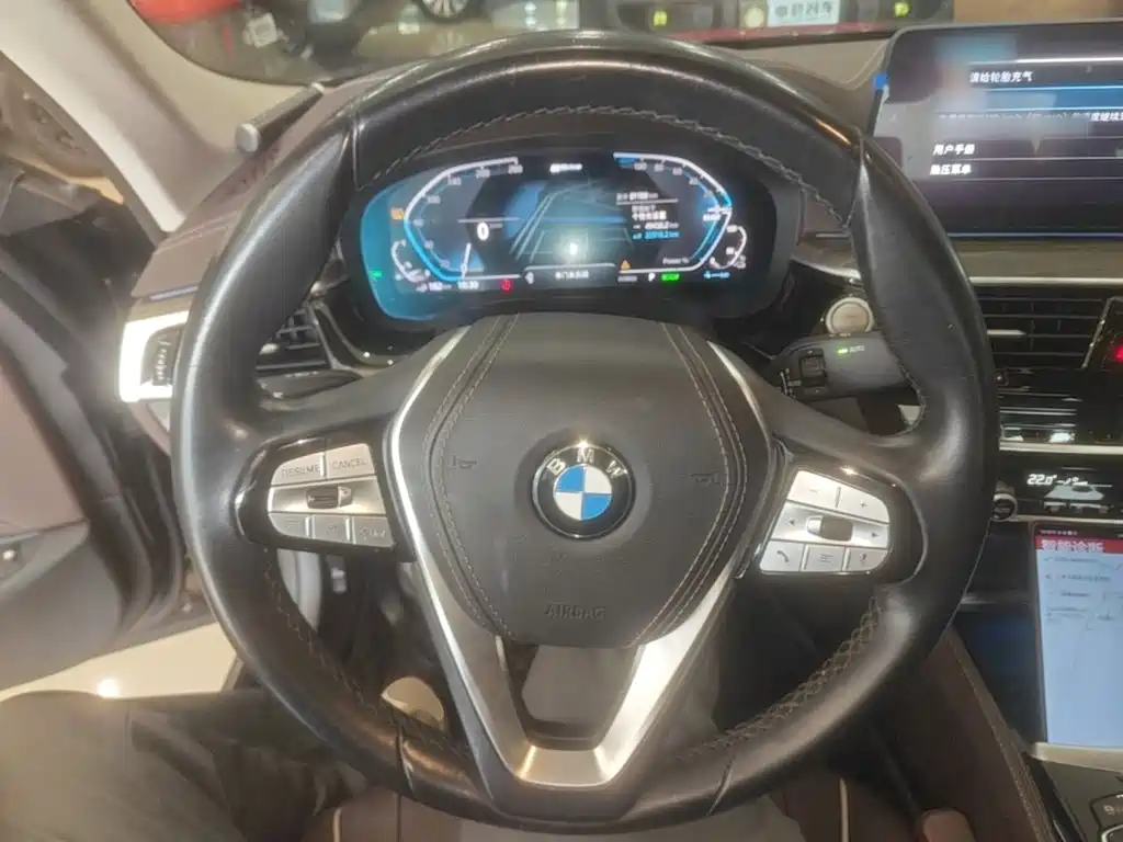 BMW 5 Series New Energy — миниатюра 11
