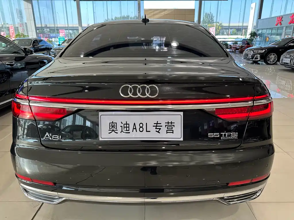 AUDI A8
