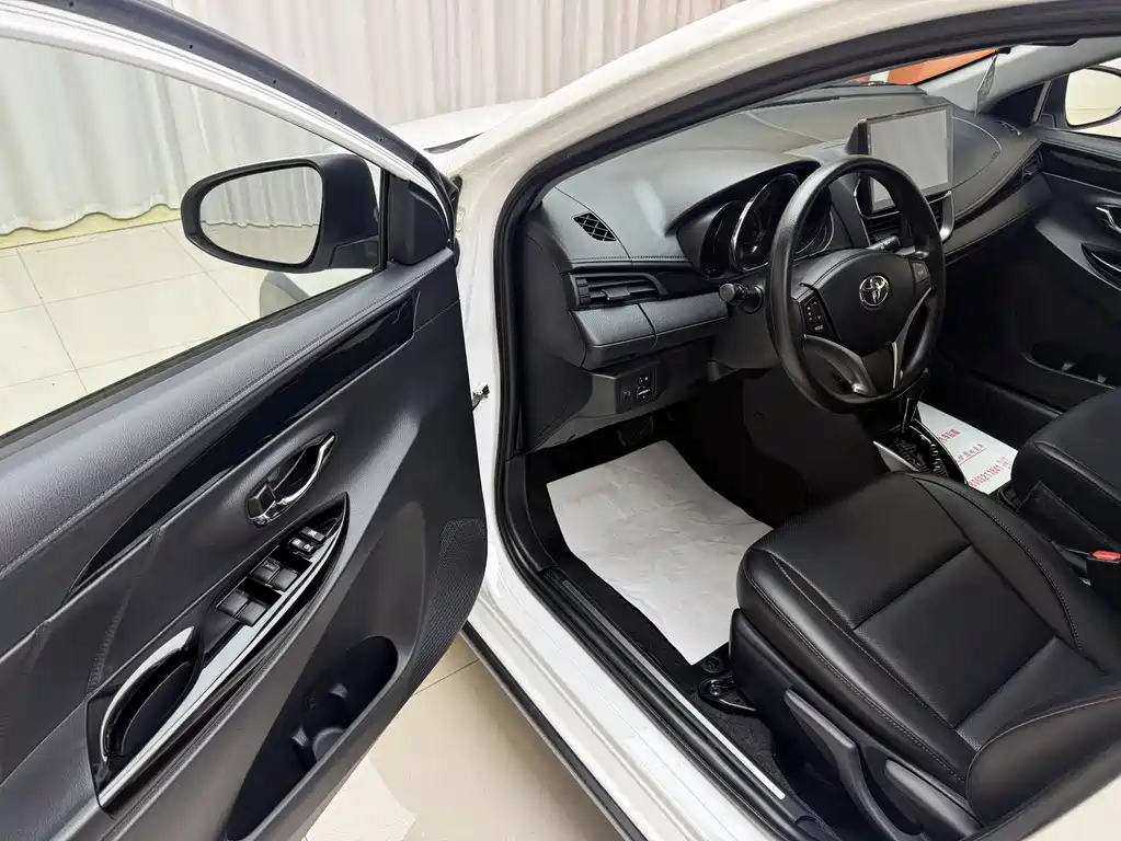Toyota Yaris L — миниатюра 4
