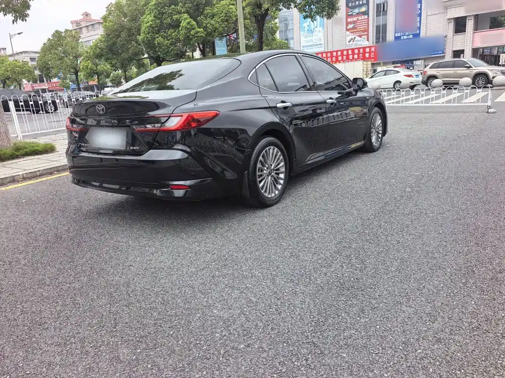 Toyota Camry — миниатюра 9