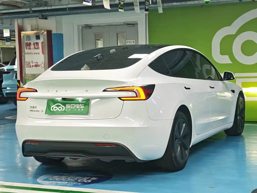 Tesla Model 3 — миниатюра 20