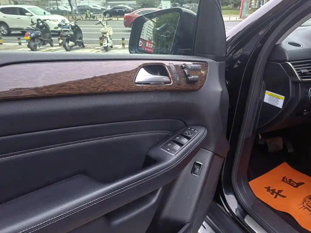 Mercedes-Benz M-Class — миниатюра 11