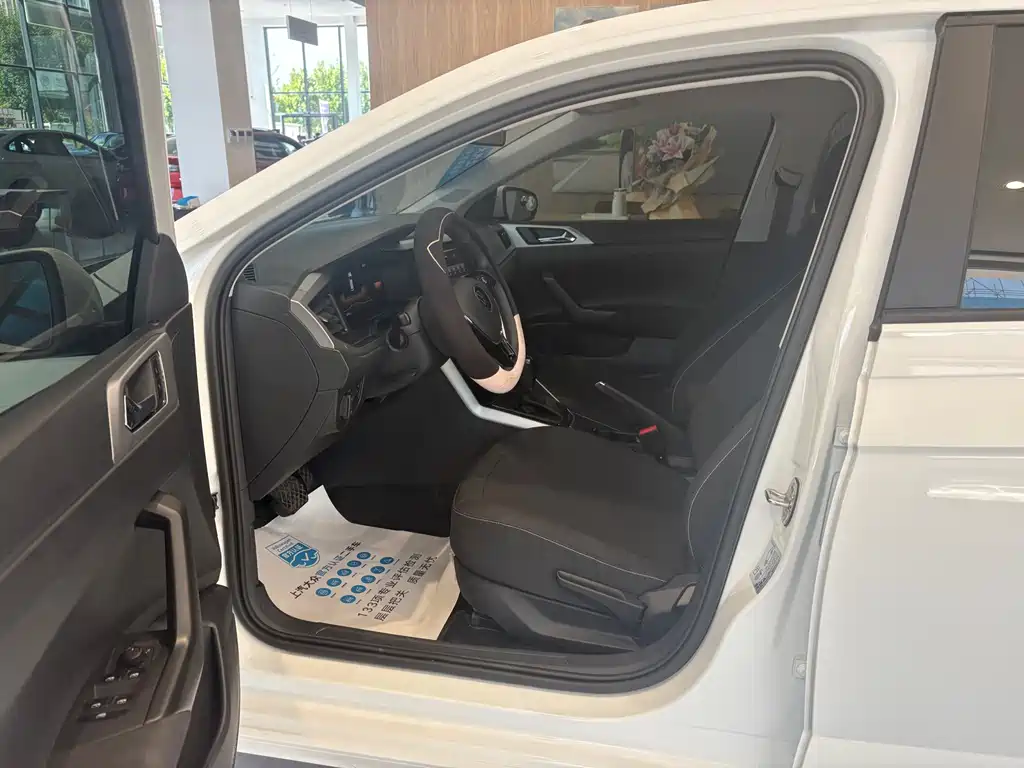 Volkswagen Polo — миниатюра 6