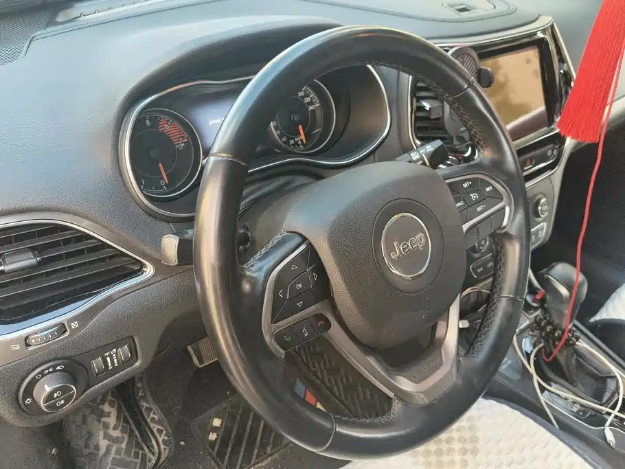 Jeep Cherokee — миниатюра 15