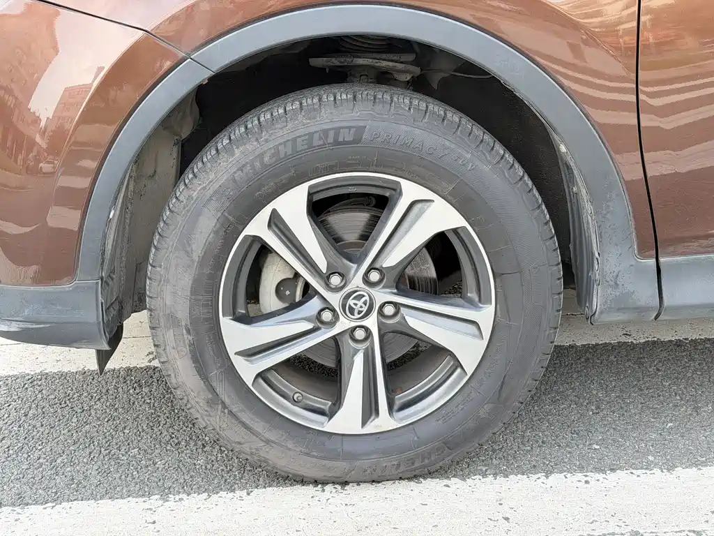 Toyota RAV4 — миниатюра 15