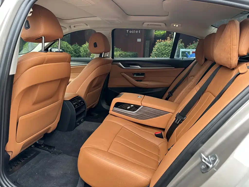 BMW 5 Series New Energy — миниатюра 10