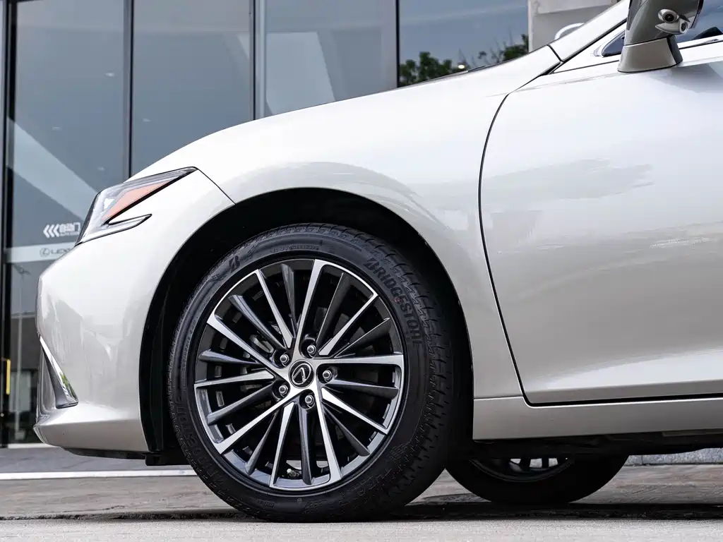Lexus ES 2022 300h Premium