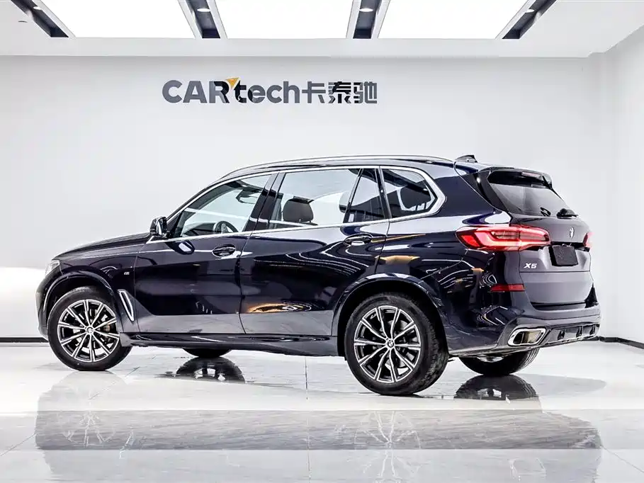 BMW X5 2022 xDrive 30Li Premium M Sport