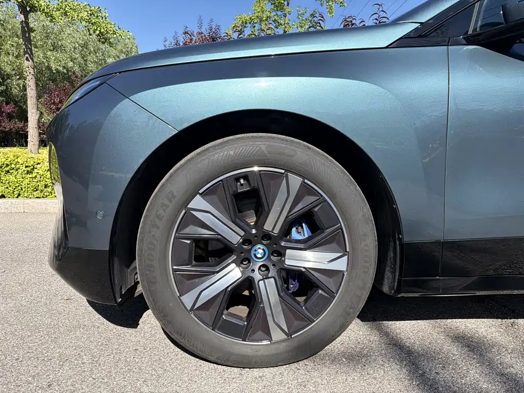 BMW iX 2023 xDrive40