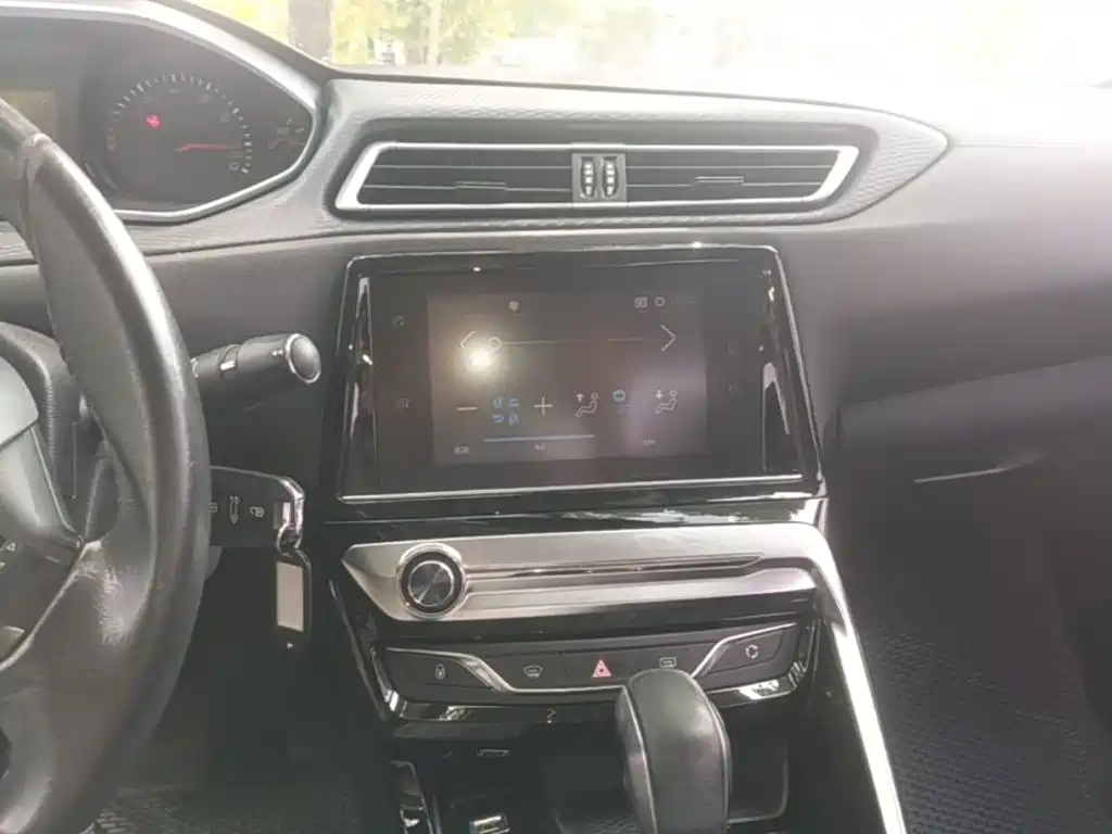 Peugeot 308 — миниатюра 13