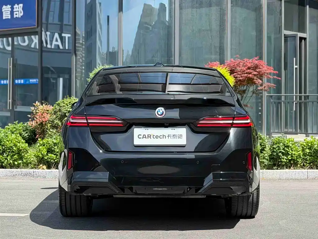 BMW 5 Series — миниатюра 5