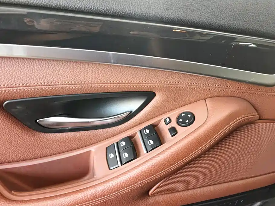 BMW 5 Series — миниатюра 7