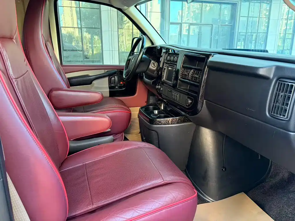 GMC Savana — миниатюра 11