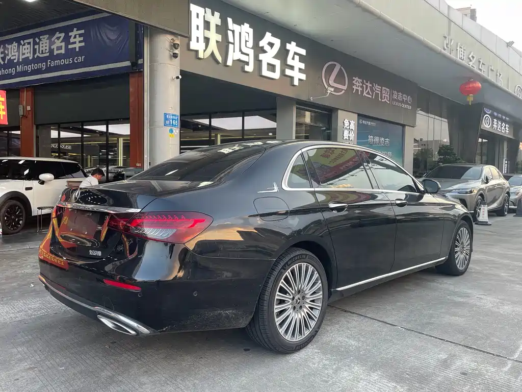 Mercedes-Benz E-Class — миниатюра 12