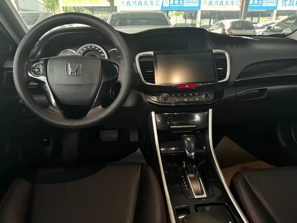 Honda Accord — миниатюра 6