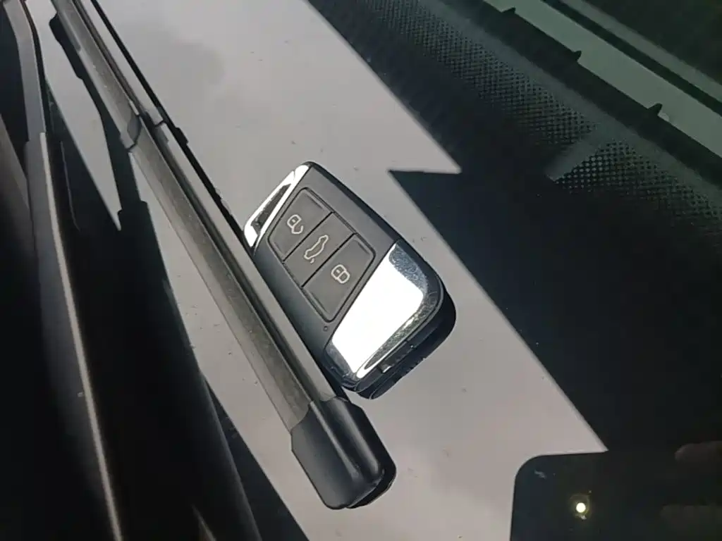 Volkswagen Passat PHEV — миниатюра 9