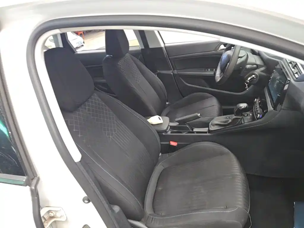 Peugeot 308 — миниатюра 25