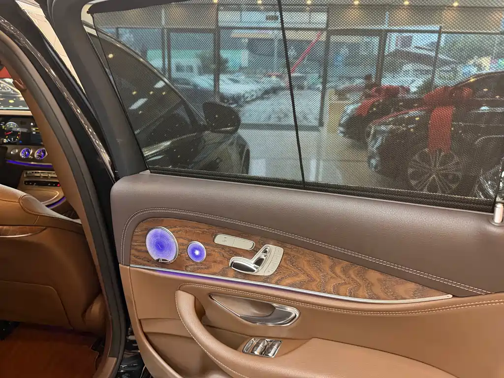 Mercedes-Benz E-Class — миниатюра 14