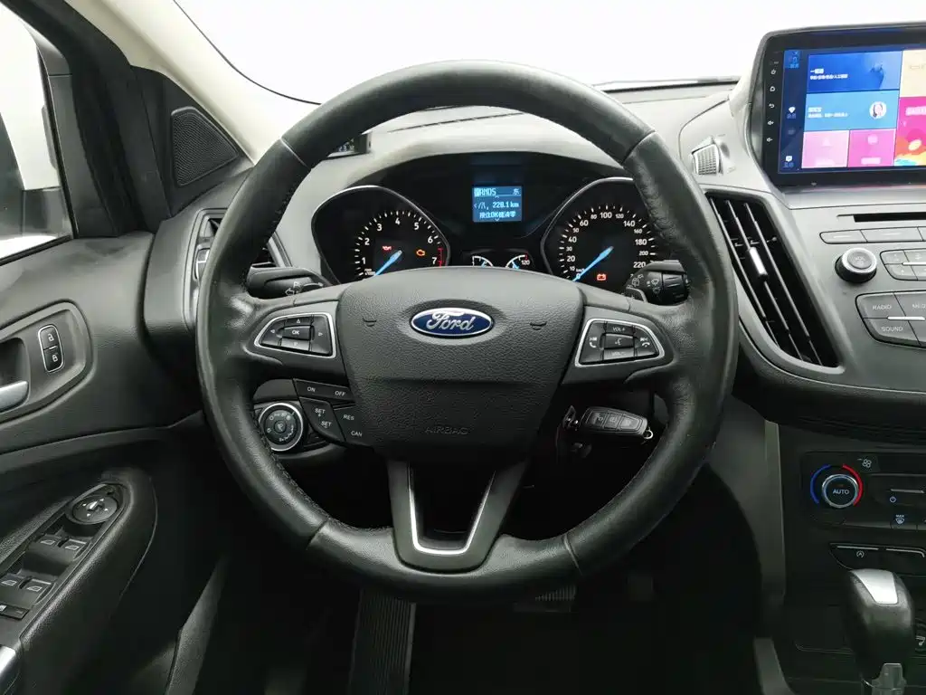 Ford Kuga — миниатюра 11