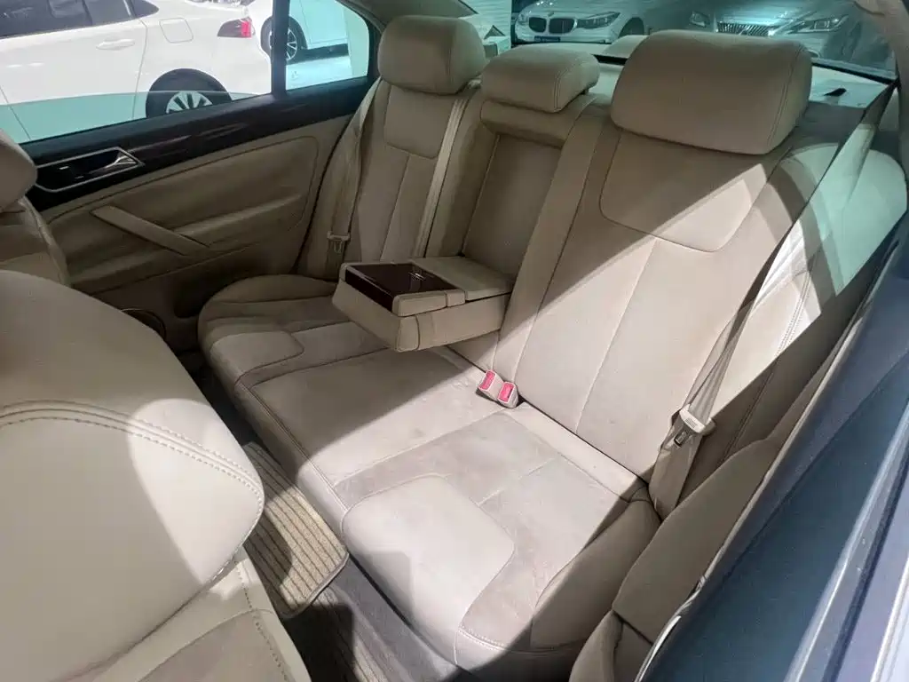 Volkswagen Passat Lingyu — миниатюра 16