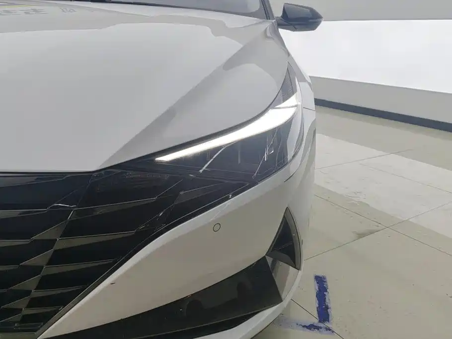 Hyundai Elantra — миниатюра 5