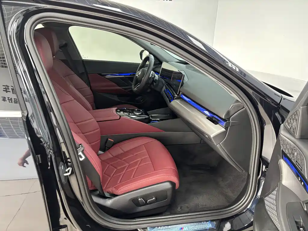 BMW 5 Series — миниатюра 27