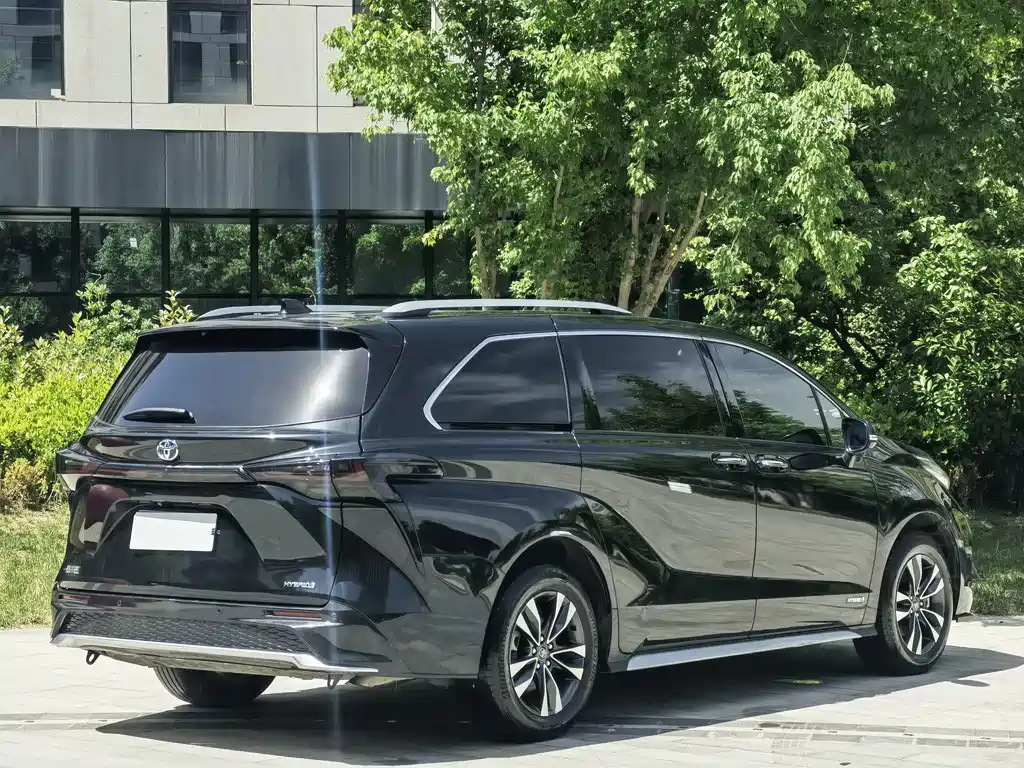 Toyota Granvia 2023 2.5L Luxury